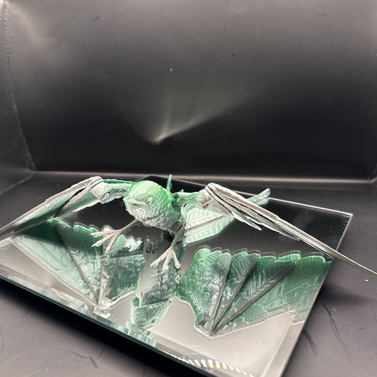 Articulating 3D-Printed Bird / Moveable Sparrow Desk Decor & Fidget Toy